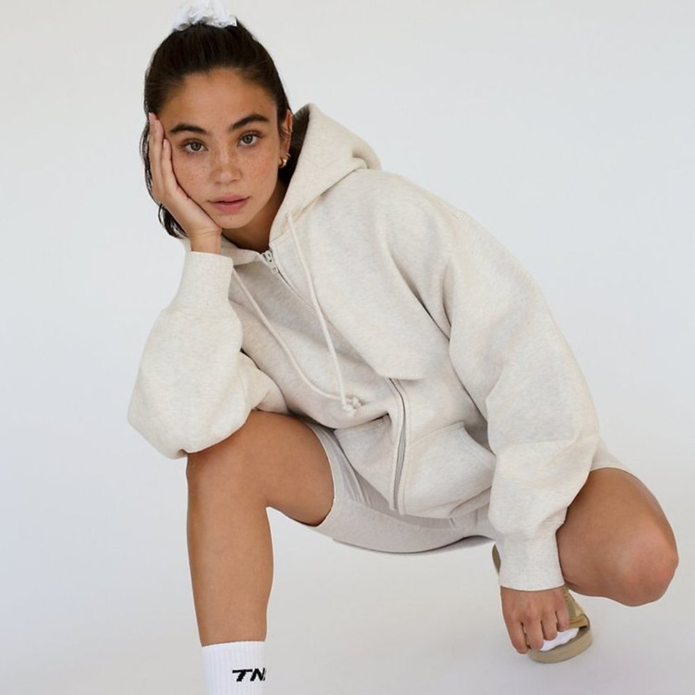 Aritzia boyfriend zip up hoodie in heather oatmeal NWT size 2